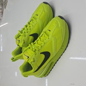Nike Air Max Dawn Size US11 Atomic Green New Never Used